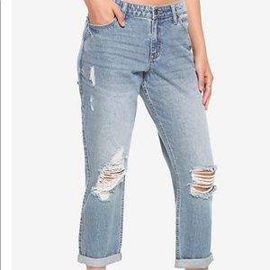 Low rise boyfriend jeans